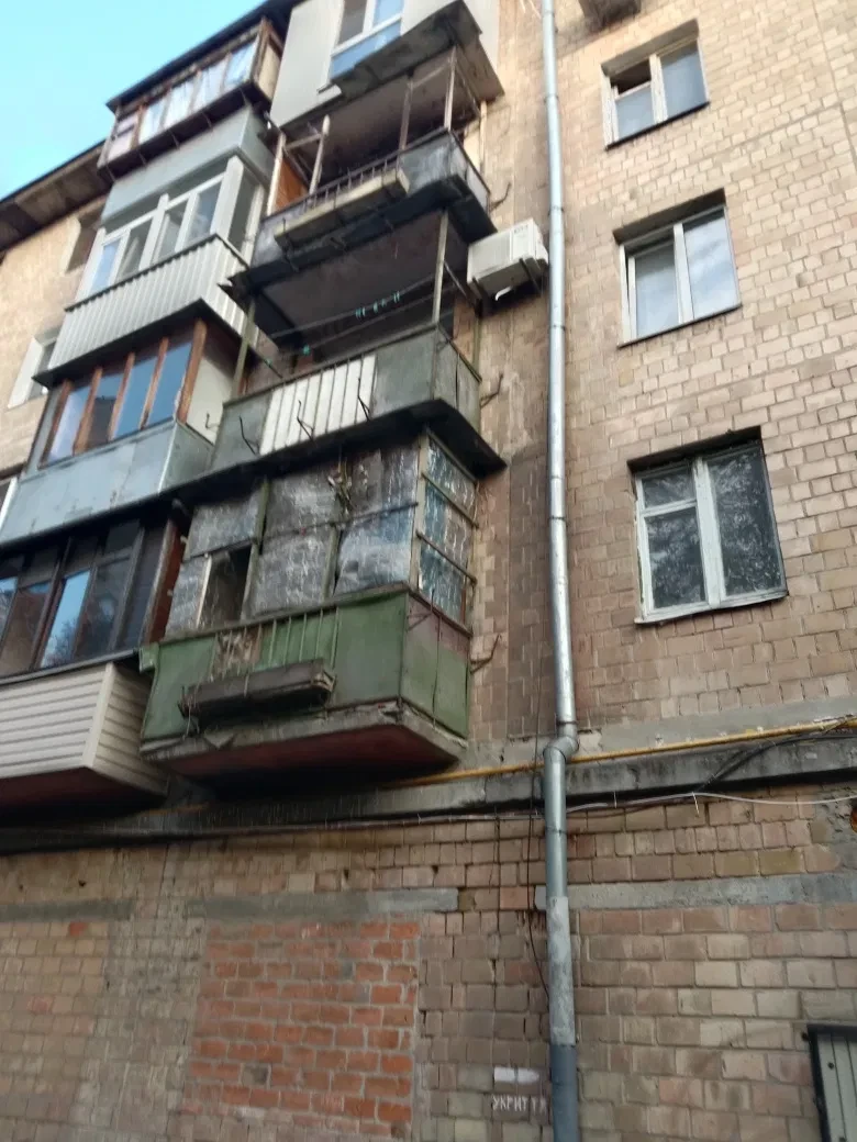 2-комнатная квартира, Шевченковский: торг, застекленный балкон - фото 4