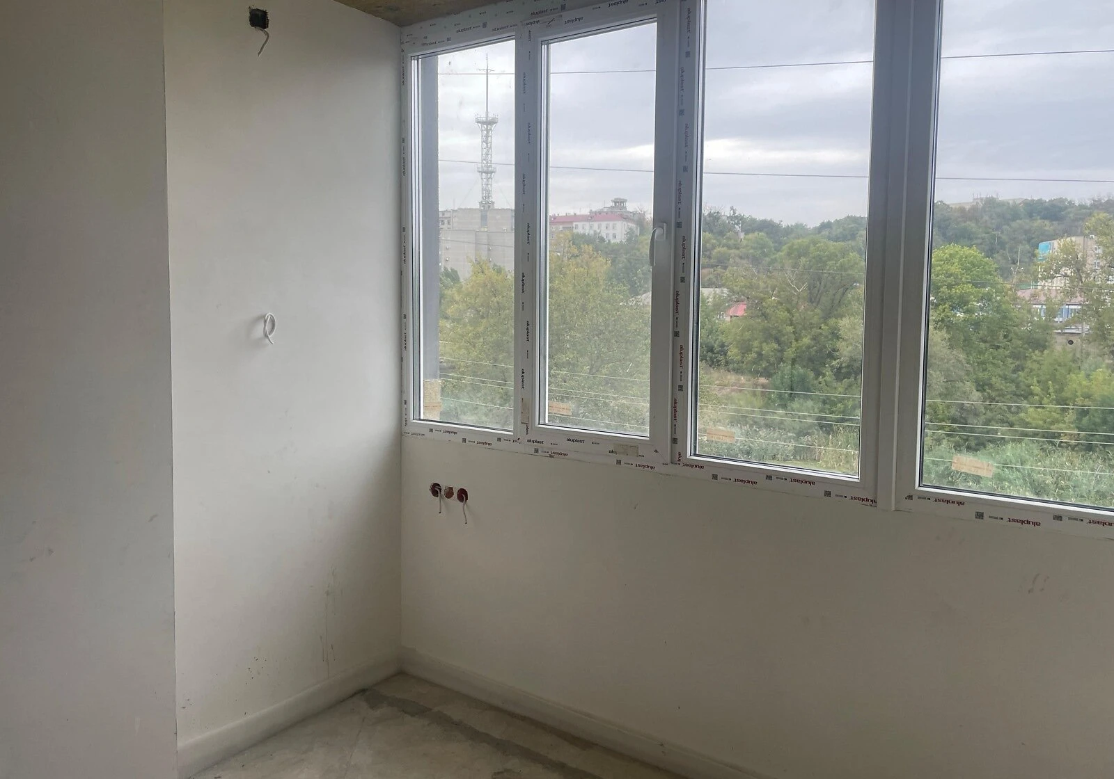 2-кімнатна квартира, Салтівський: кухня-студія, укриття в будинку - фото 1