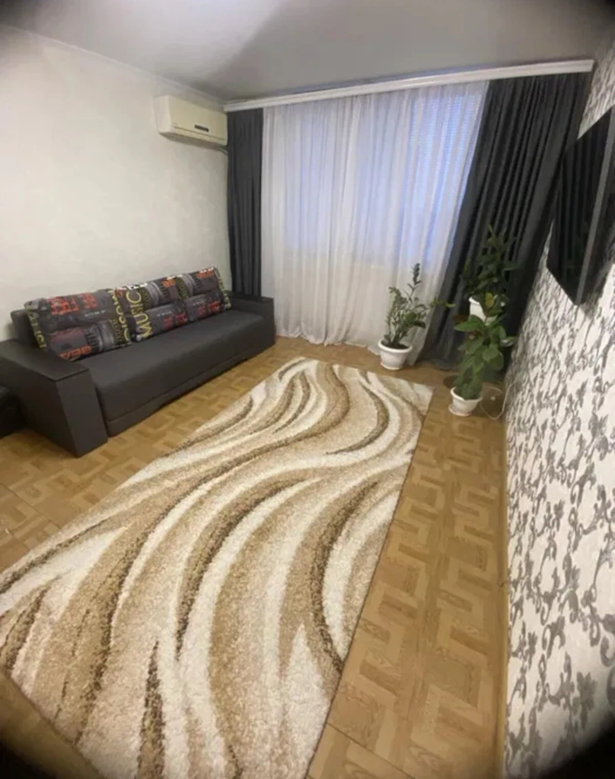 2-кімнатна квартира, Кривий Ріг: косметичний ремонт, балкон
