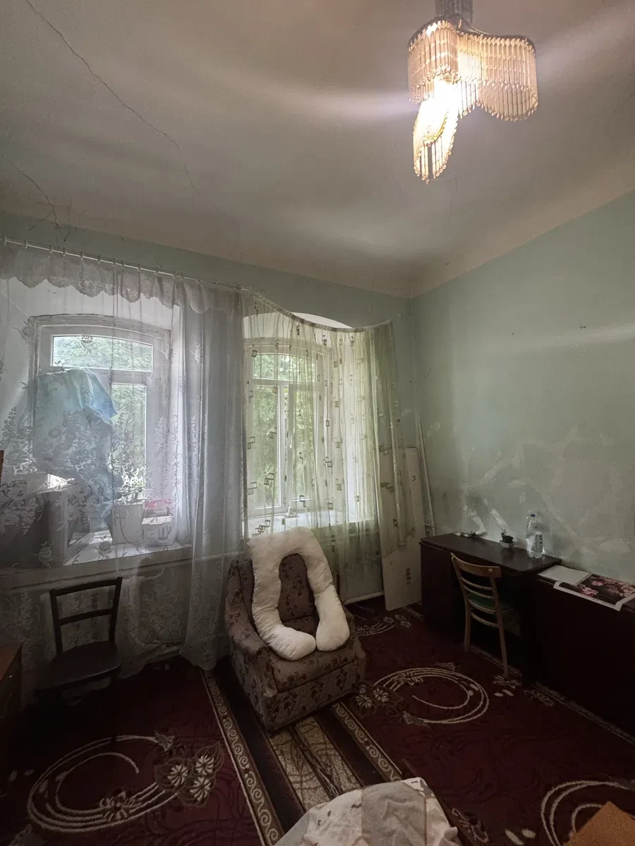 3-кімнатна квартира, Кам'янець-Подільський: прохідні кімнати, засклений балкон - фото 3
