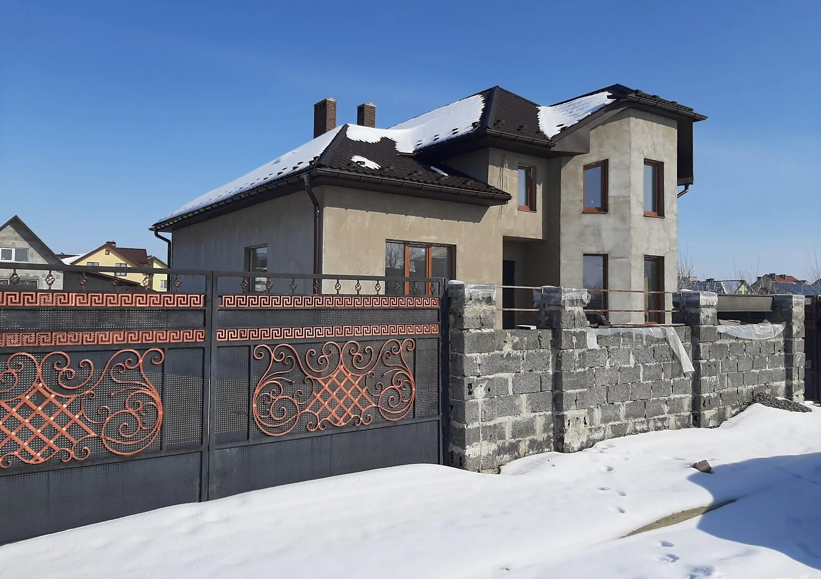Дом, Чукаливка: с 2019 года не использовался, гараж - фото 1