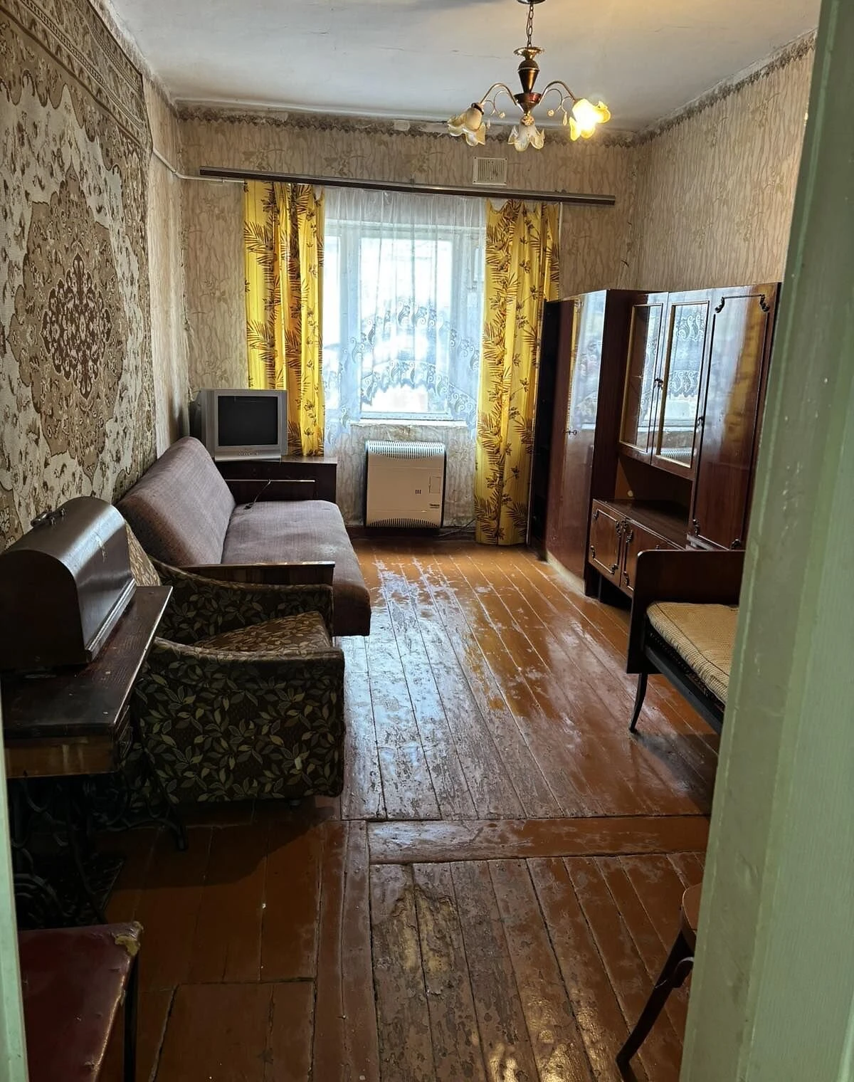 Частина будинку, Прилуки: цегляні стіни, централізоване опалення