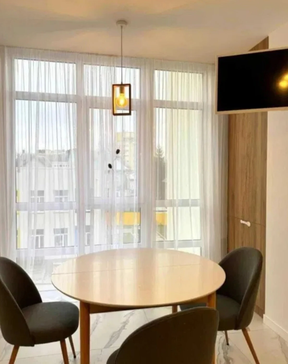 2-комнатная квартира, Привокзальная: дизайнерский ремонт, кухня 20 м², фото 4