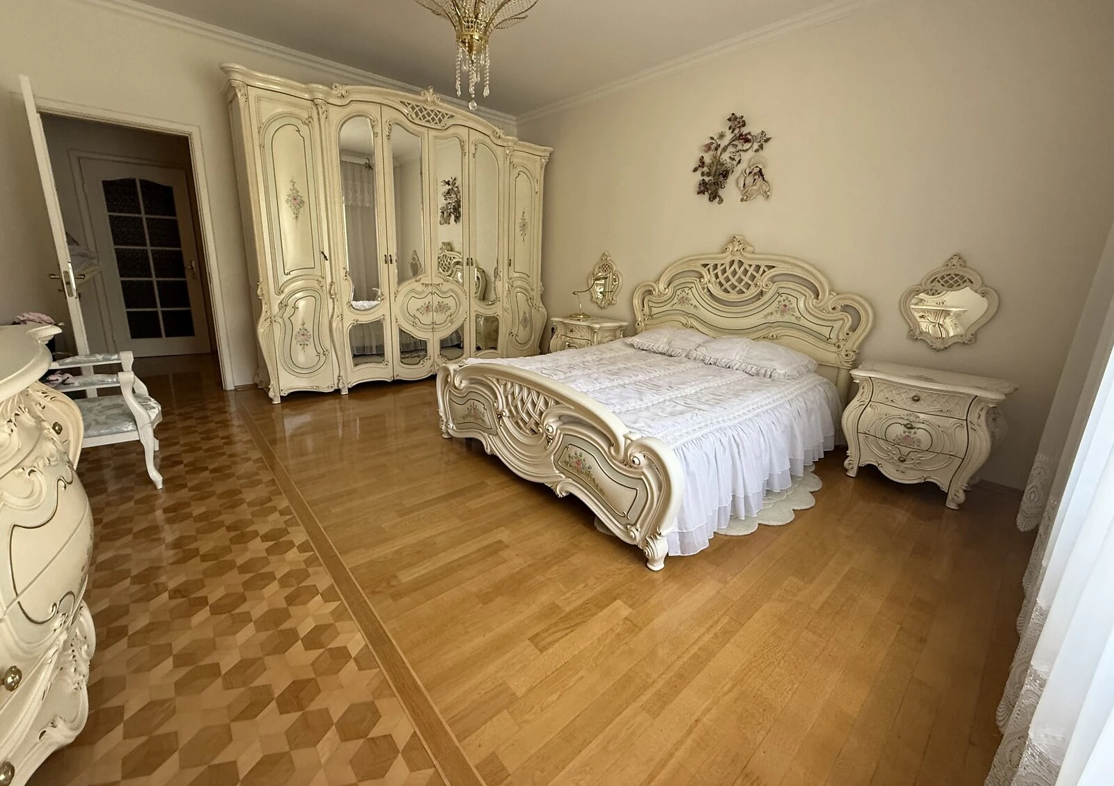 4-кімнатна квартира, Центр: паркомісце, кухня-студія, євроремонт - фото 4