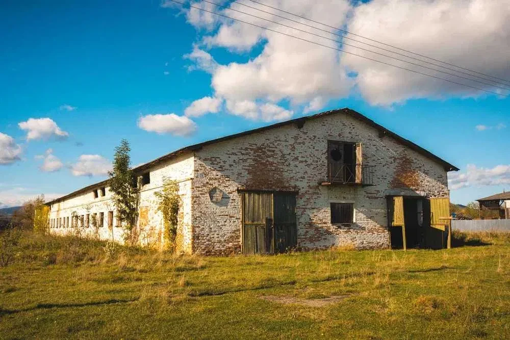 Приміщення, Раковець: колишня ферма, електрика до 250 кВт - фото 4