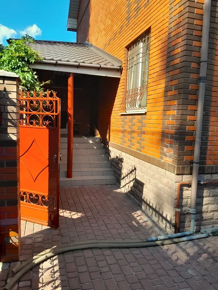 Котедж, Кременчук: два окремі входи, дві квартири, гараж - фото 2