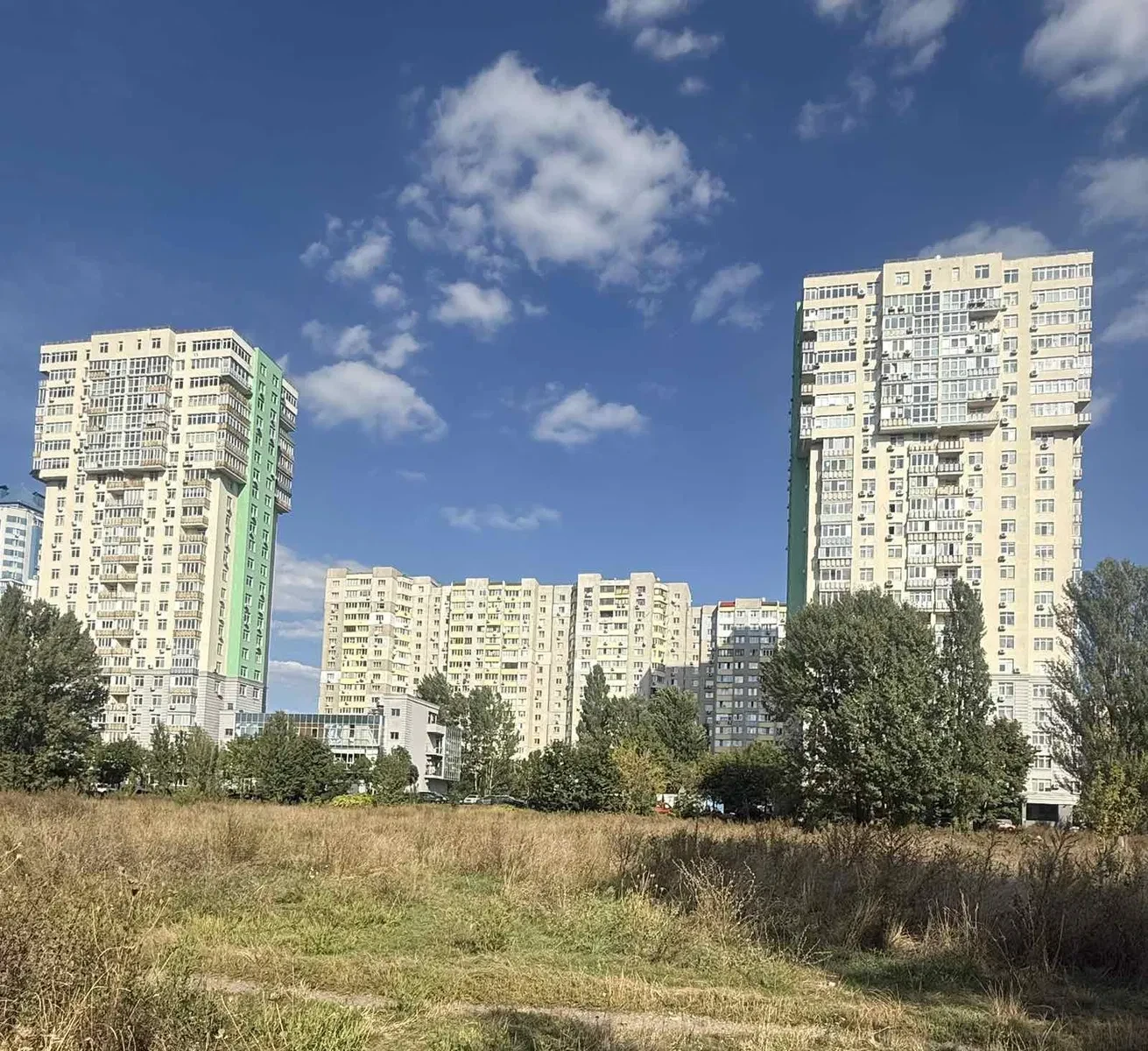 1-кімнатна квартира у ЖК Столичні Каштани: генератор, метро Святошин 15 хв