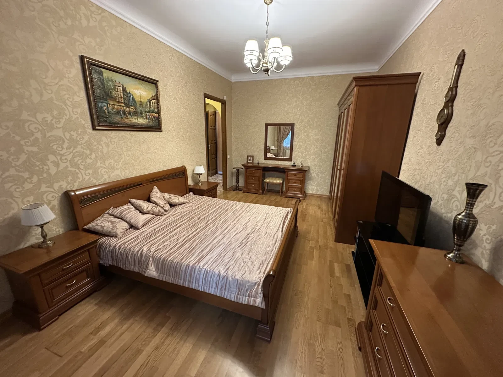 3-кімнатна квартира, Печерський: нове укриття поруч, метро Кловська