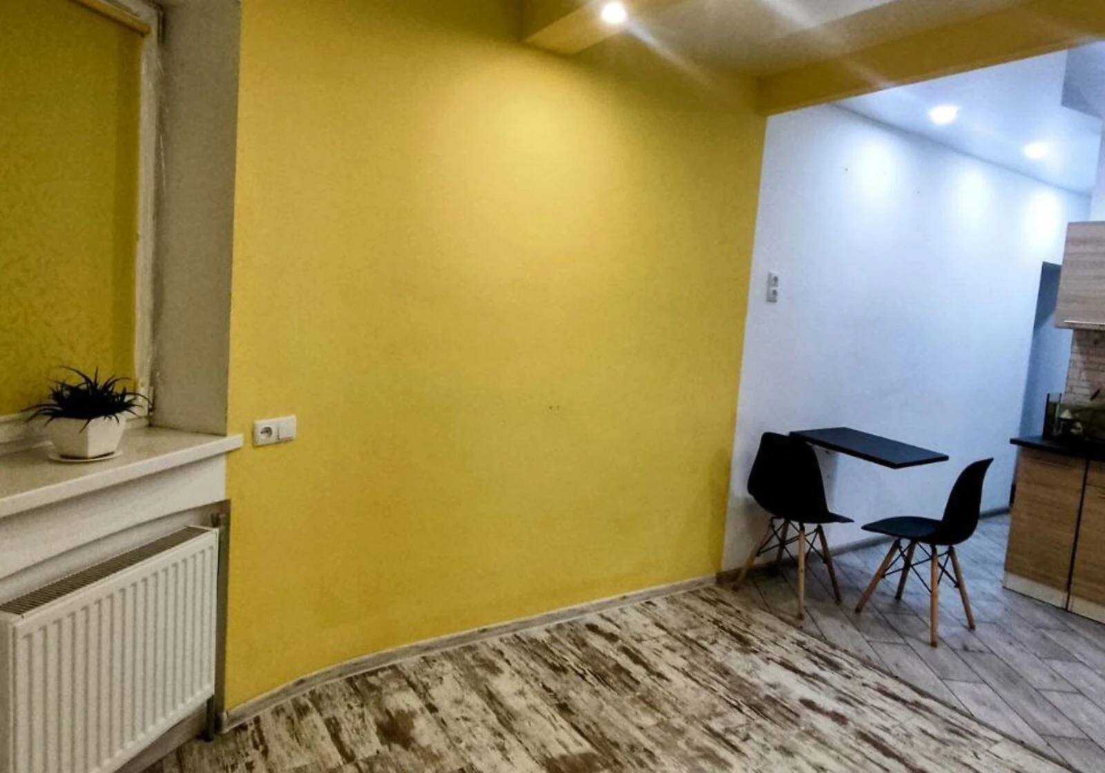 1-кімнатна квартира, Лесі Українки: кухня-студія, метро поруч - фото 1