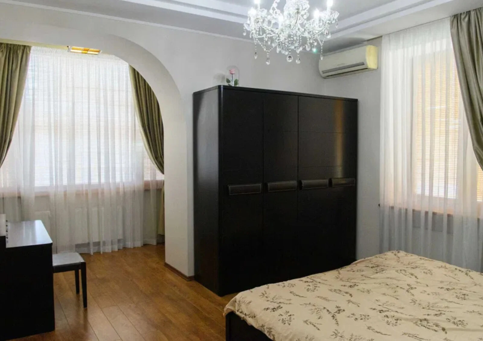 4-кімнатна квартира, Миколаїв: дизайнерський ремонт, гараж, панорамні вікна - фото 1