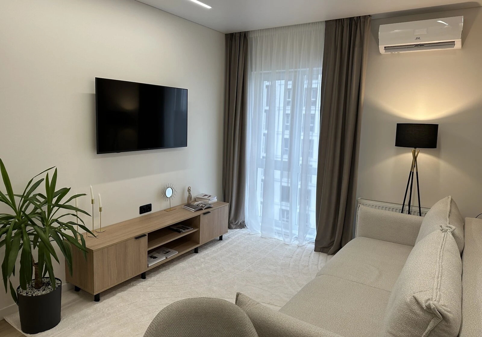 1-кімнатна квартира, Голосіїв: кухня 20 м², переуступка - фото 3