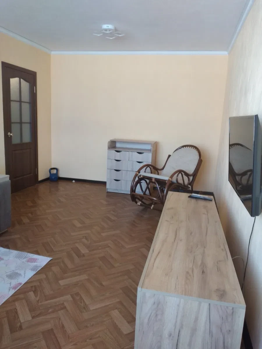 1-комнатная квартира, Заводской: парк Лески, ремонт, балкон - фото 2