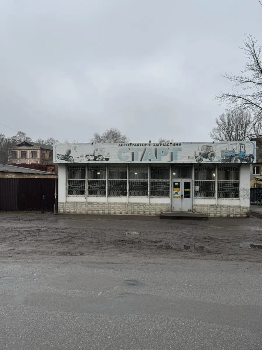 Приміщення, Ромни: окрема будівля, величезна парковка - фото 1
