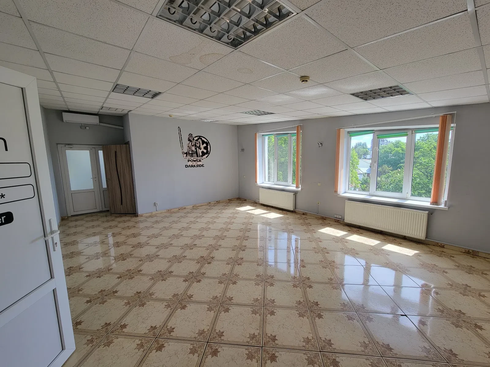 Приміщення, Чернівці: власна парковка, кондиціонери - фото 2