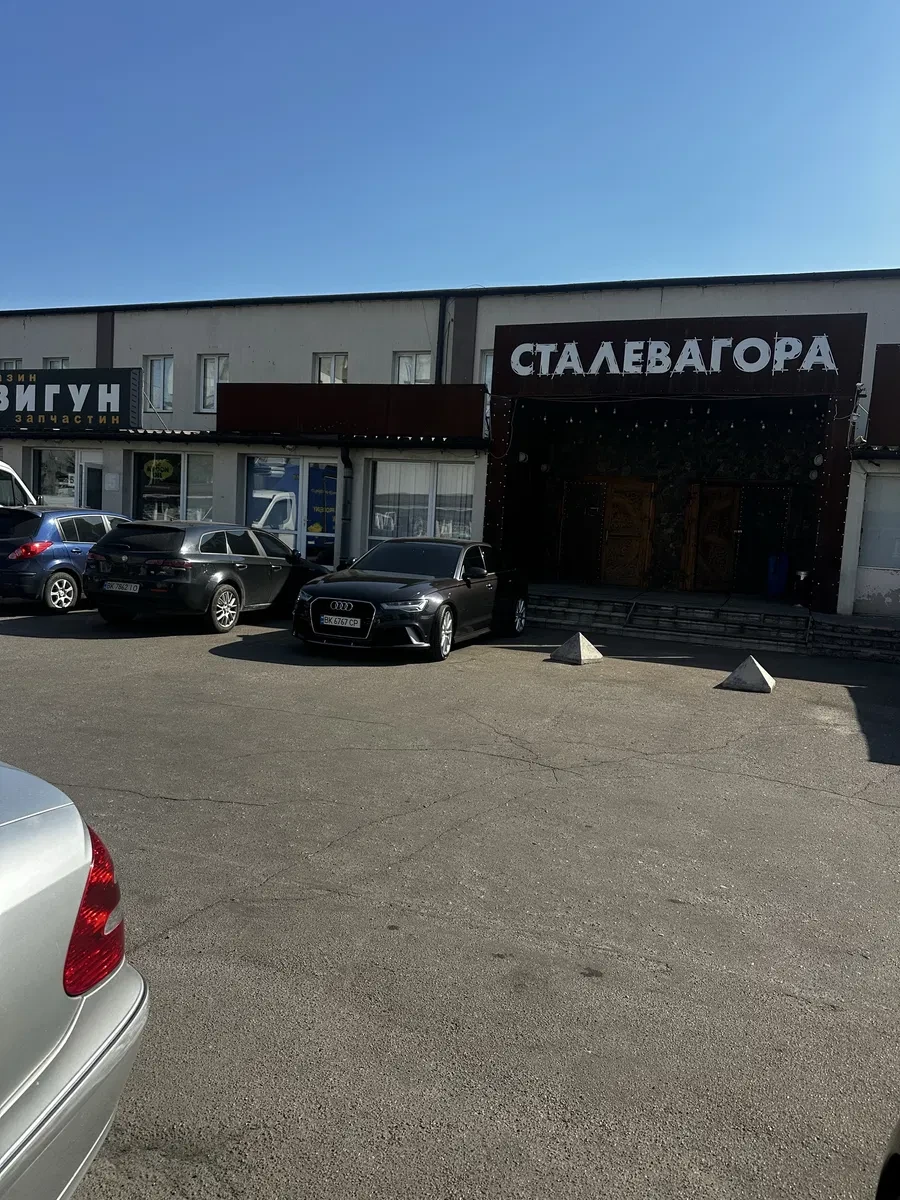 Приміщення, Рівне: авторинок Відінський, фасадне