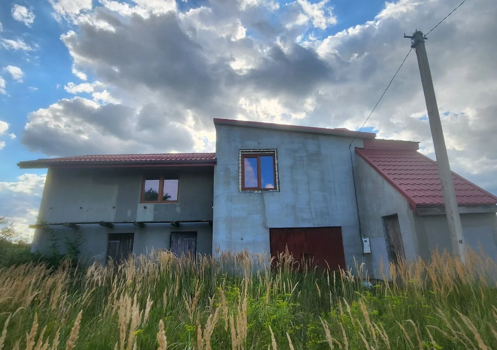 Будинок, Низкиничі: 5 спалень, гараж на першому поверсі