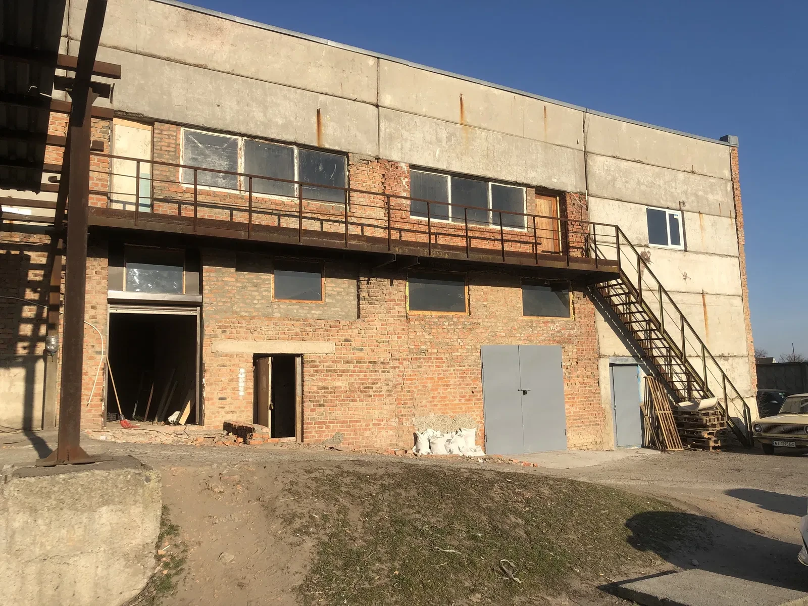 Склад, Піонерська: окрема будівля, вантажний склад Нової Пошти