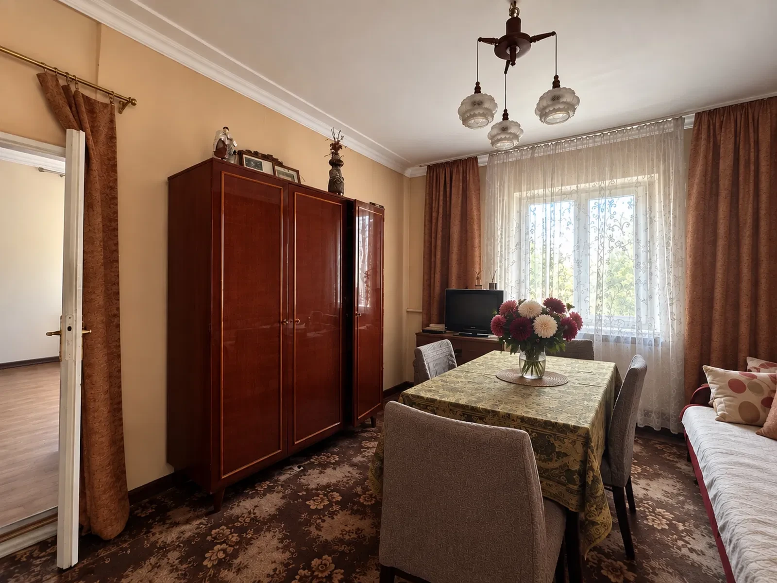 Будинок, Луцьк: два будинки на ділянці, 2 гаражі, 8 соток - фото 2