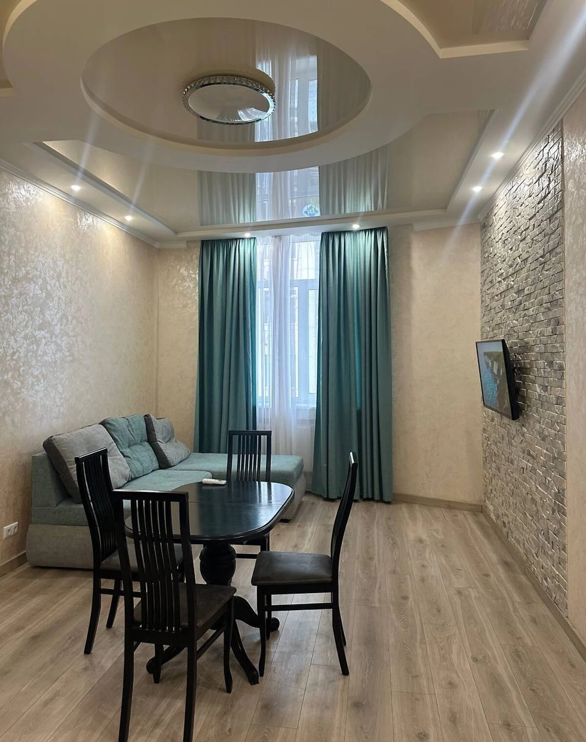 2-кімнатна квартира, Аркадія: кухня-студія, укриття в будинку - фото 1