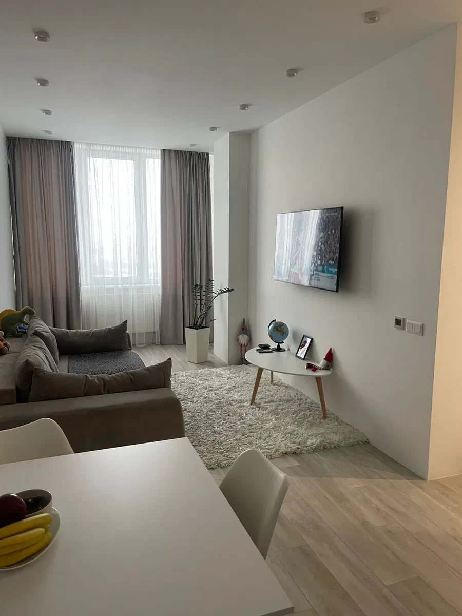 2-кімнатна квартира у ЖК Парк Тауер: тераса 60 м², панорамний краєвид - фото 1