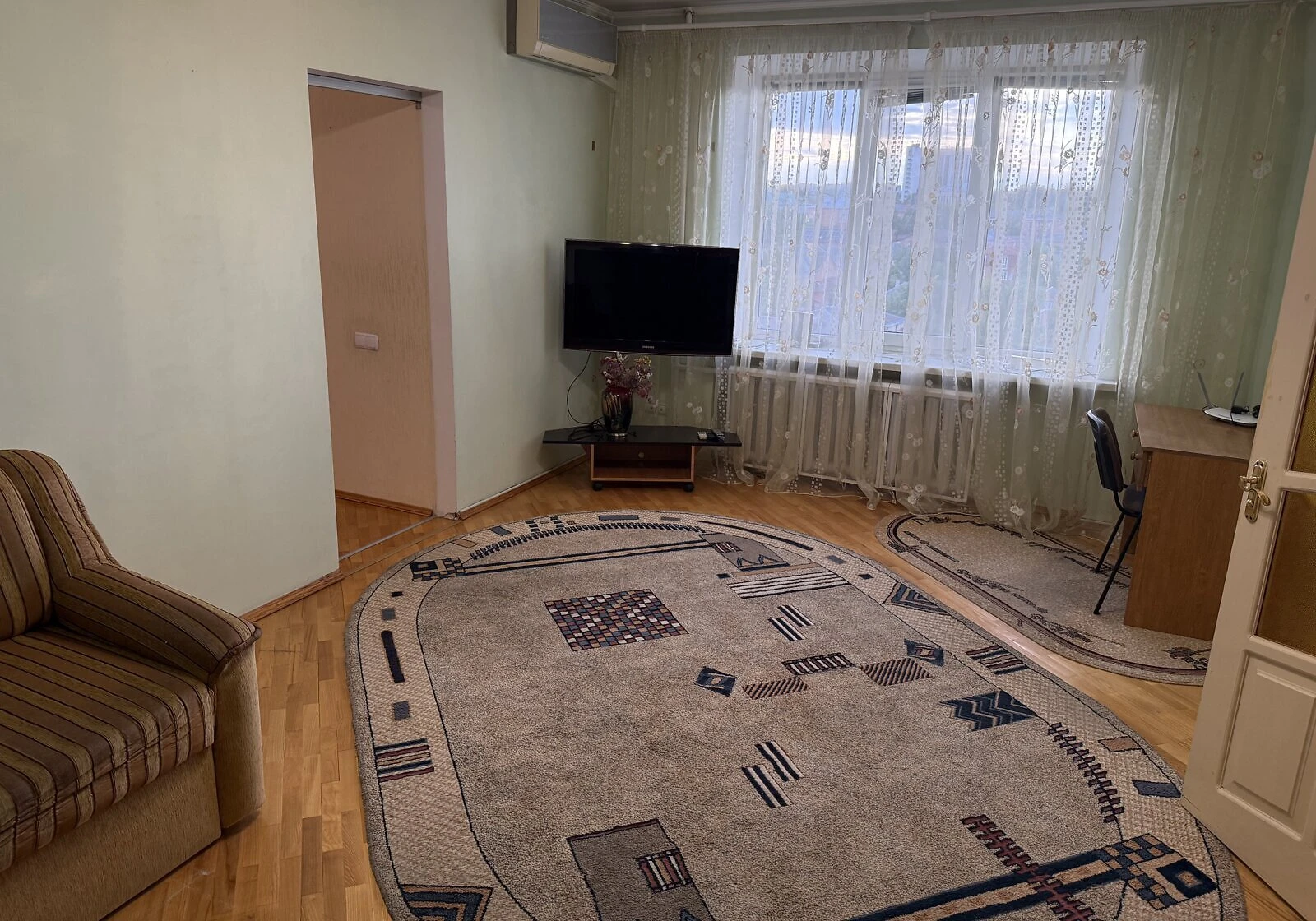 2-комнатная квартира, Центр: вода, отопление и лифт без света - фото 1