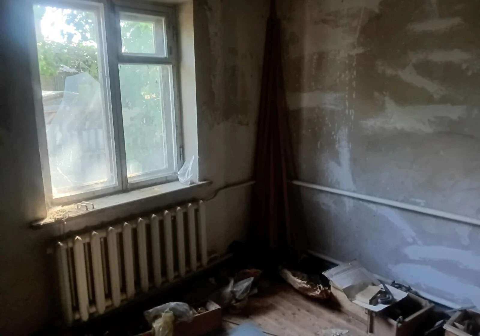 Будинок, Мена: ділянка 500 м², веранда, гараж