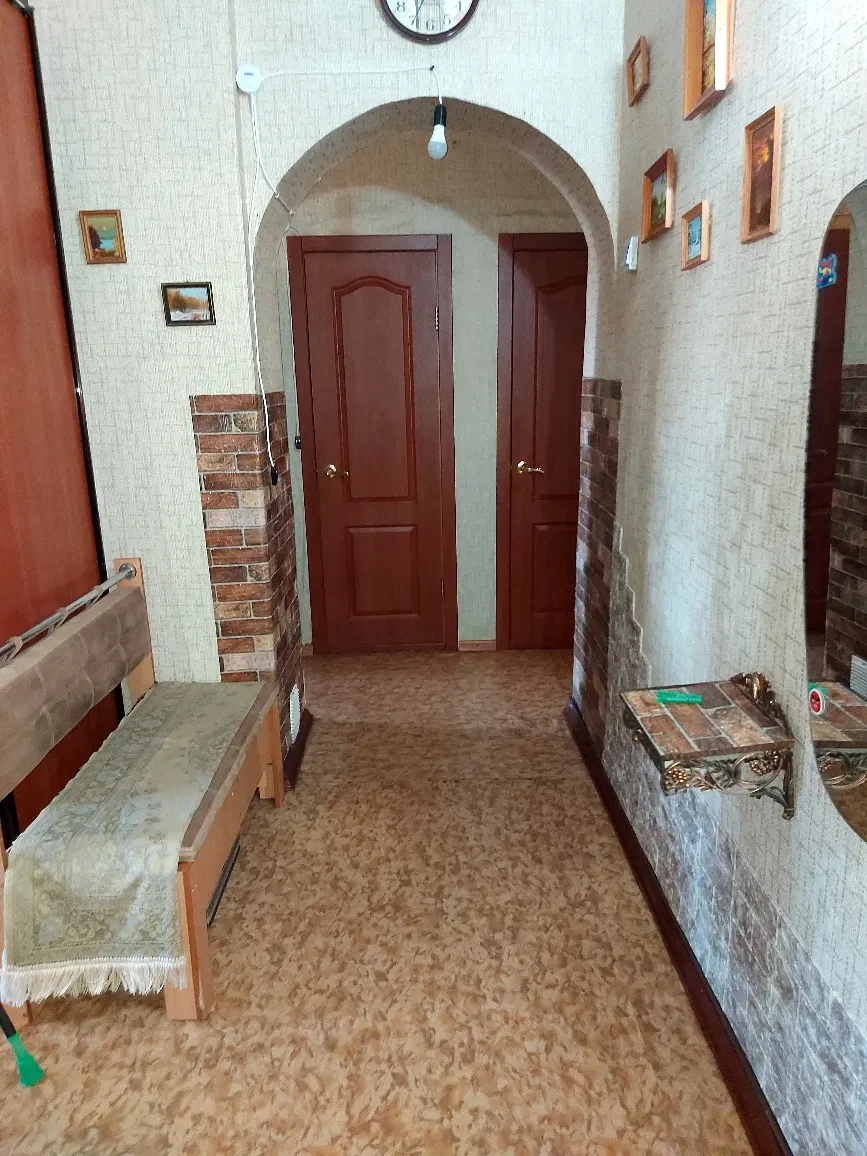 2-кімнатна квартира, Центрально-Міський: косметичний ремонт, високі стелі