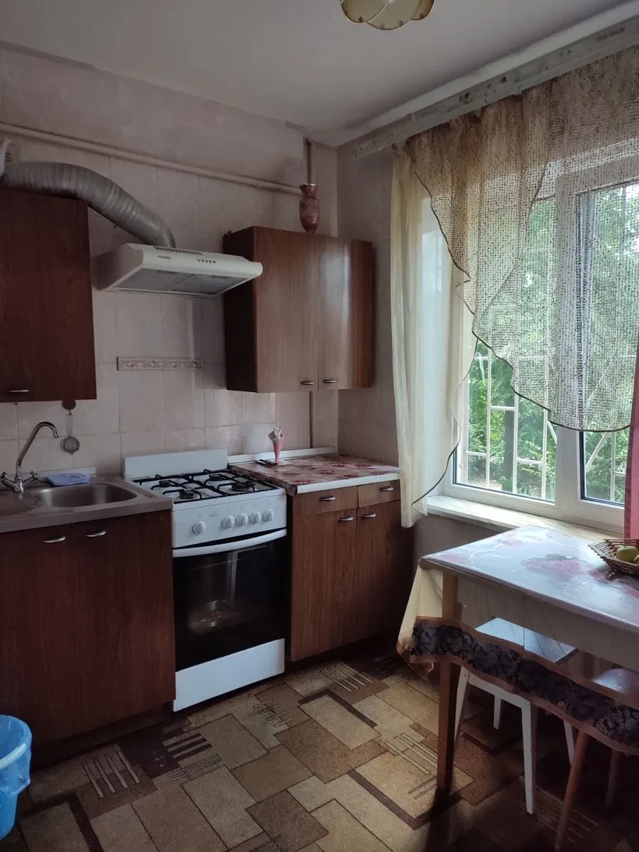 1-кімнатна квартира, Комунарський: косметичний ремонт, меблі