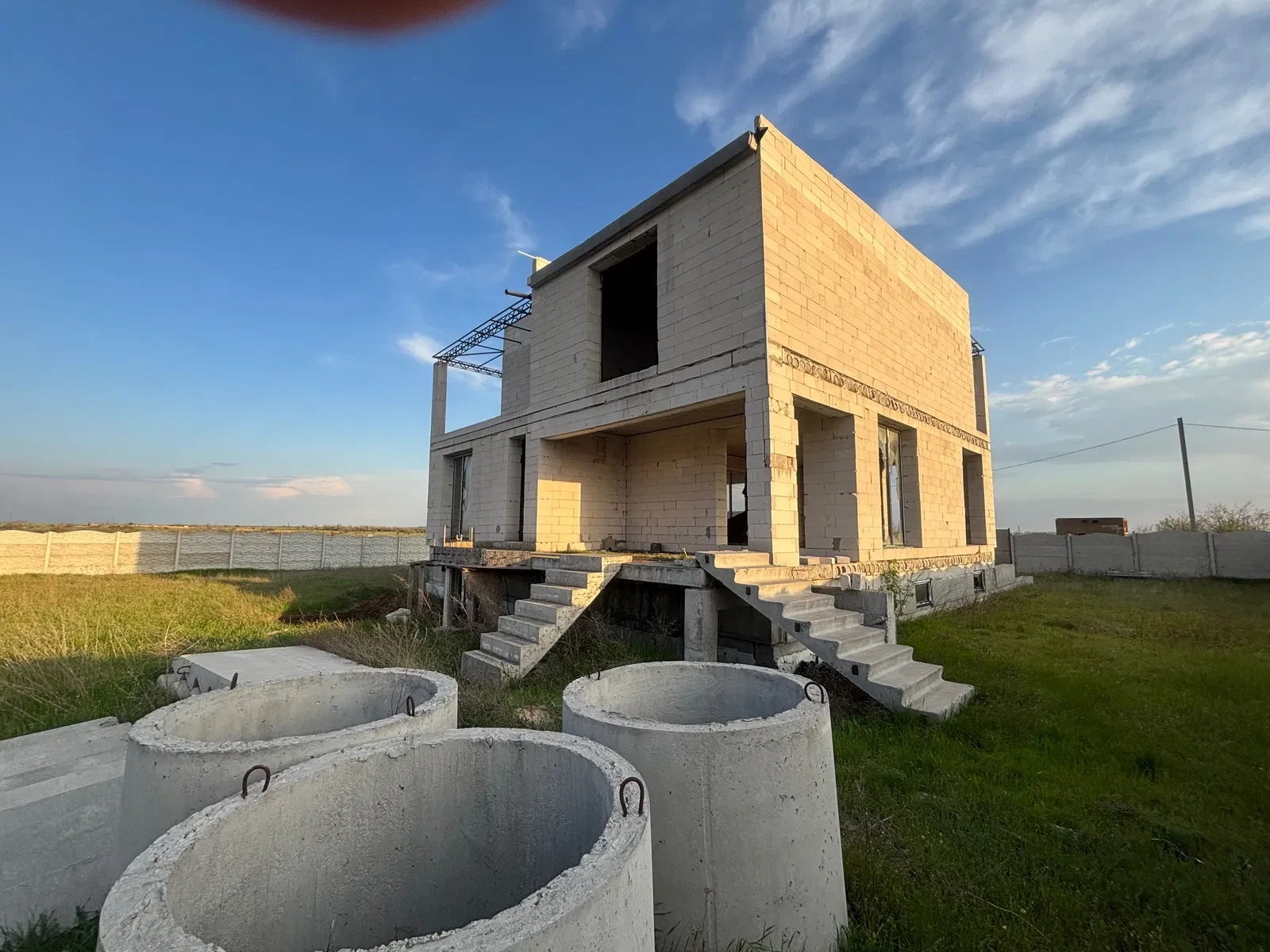 Ділянка 10 соток, Корабельний: незавершене будівництво, огорожа - фото 2