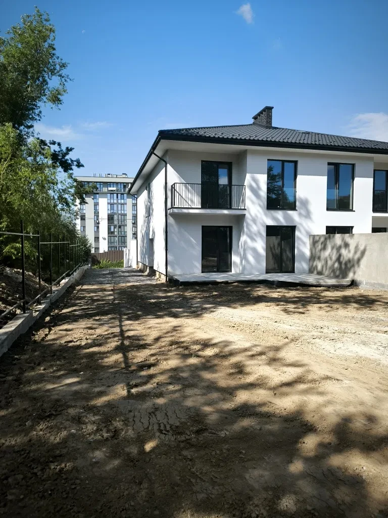 Котедж, нижня Червениця: тераса 7 × 4 м, два санвузли - фото 1