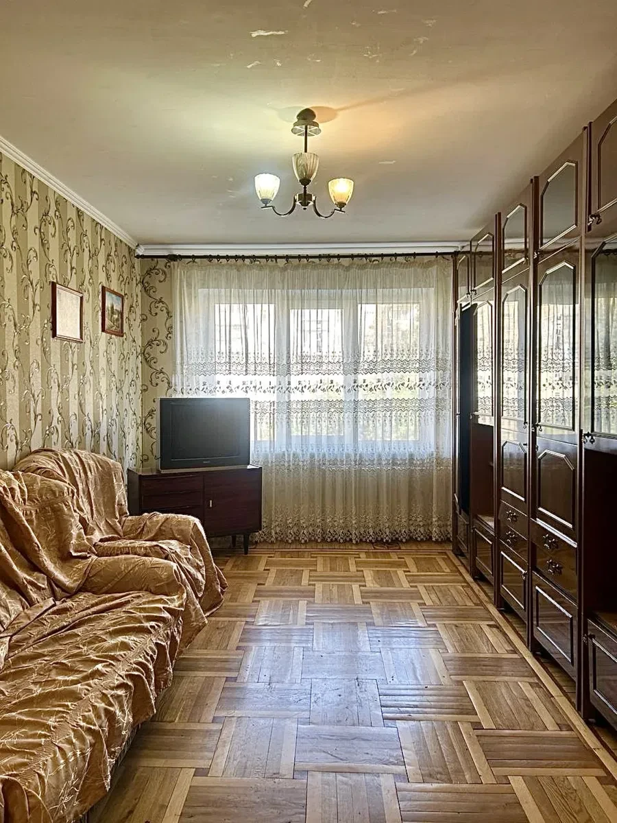 3-кімнатна квартира, Київський: роздільні кімнати, два балкони