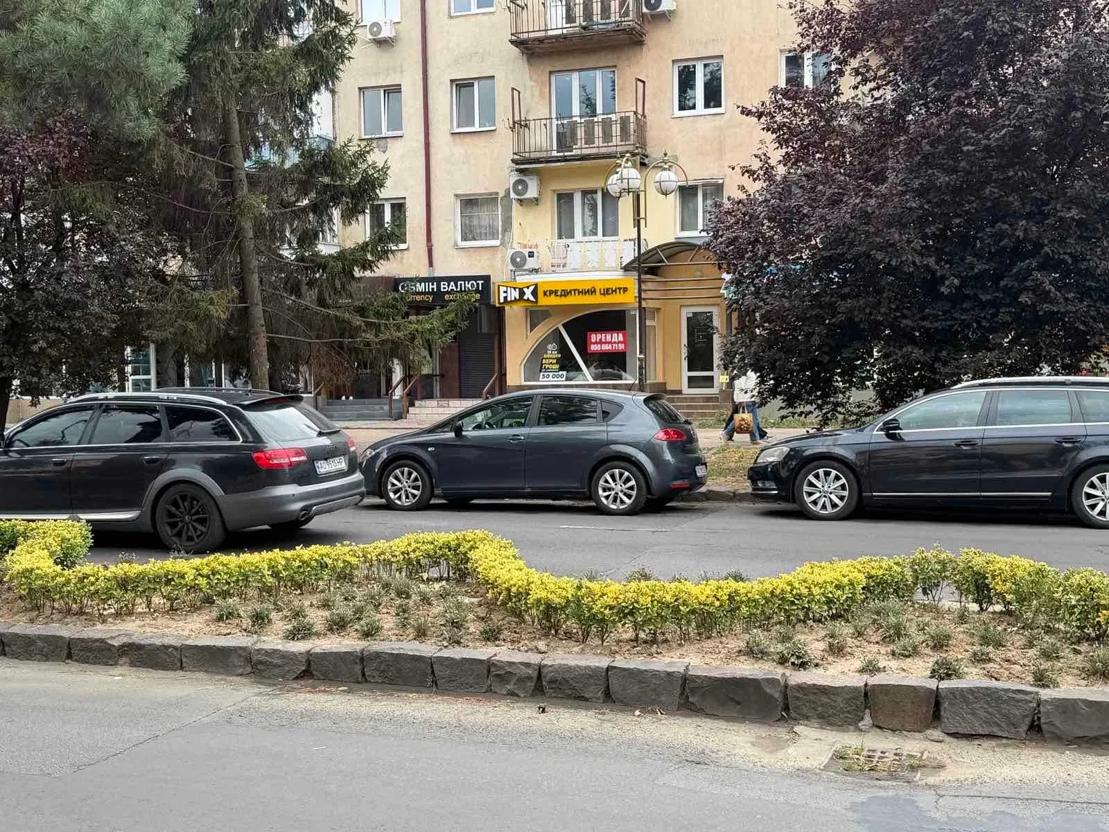 Приміщення, Ужгород: фасадне, санвузол, високий трафік, фото 1