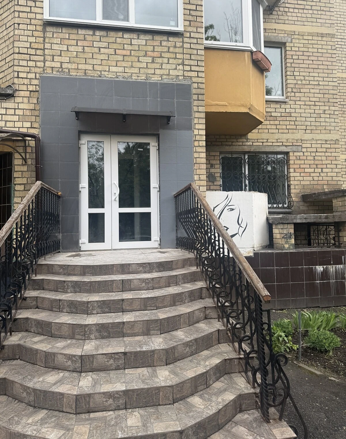 Приміщення, Нова Дарниця: фасадне, під салон краси, A+