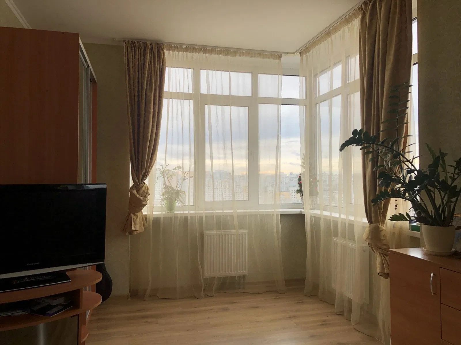 1-кімнатна квартира, Дарницький: інвертор, метро Позняки за 10 хв пішки - фото 1