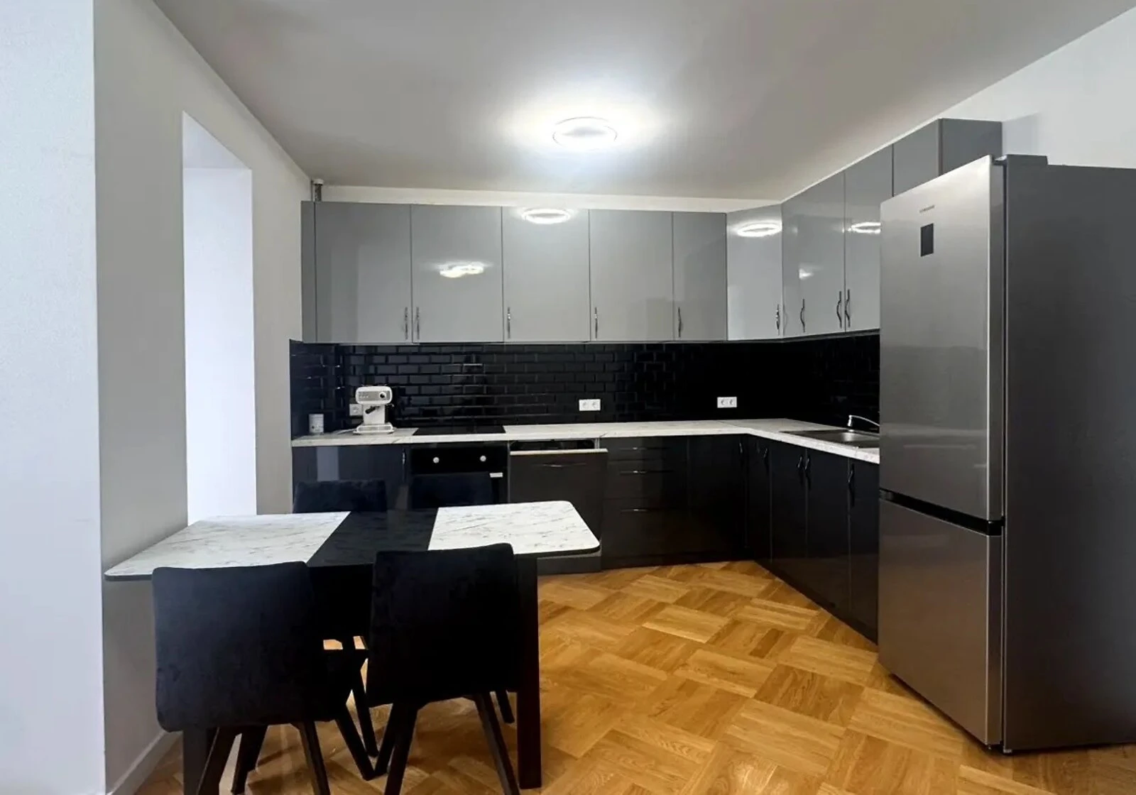 2-кімнатна квартира, Каскад: кухня-студія 22,5 м², дизайнерський ремонт, фото 3