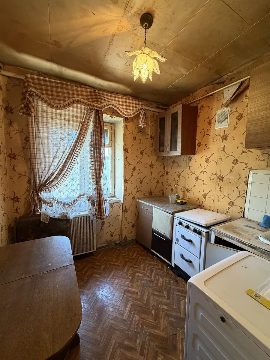 2-кімнатна квартира, Київський: меблі та техніка, дах перекритий