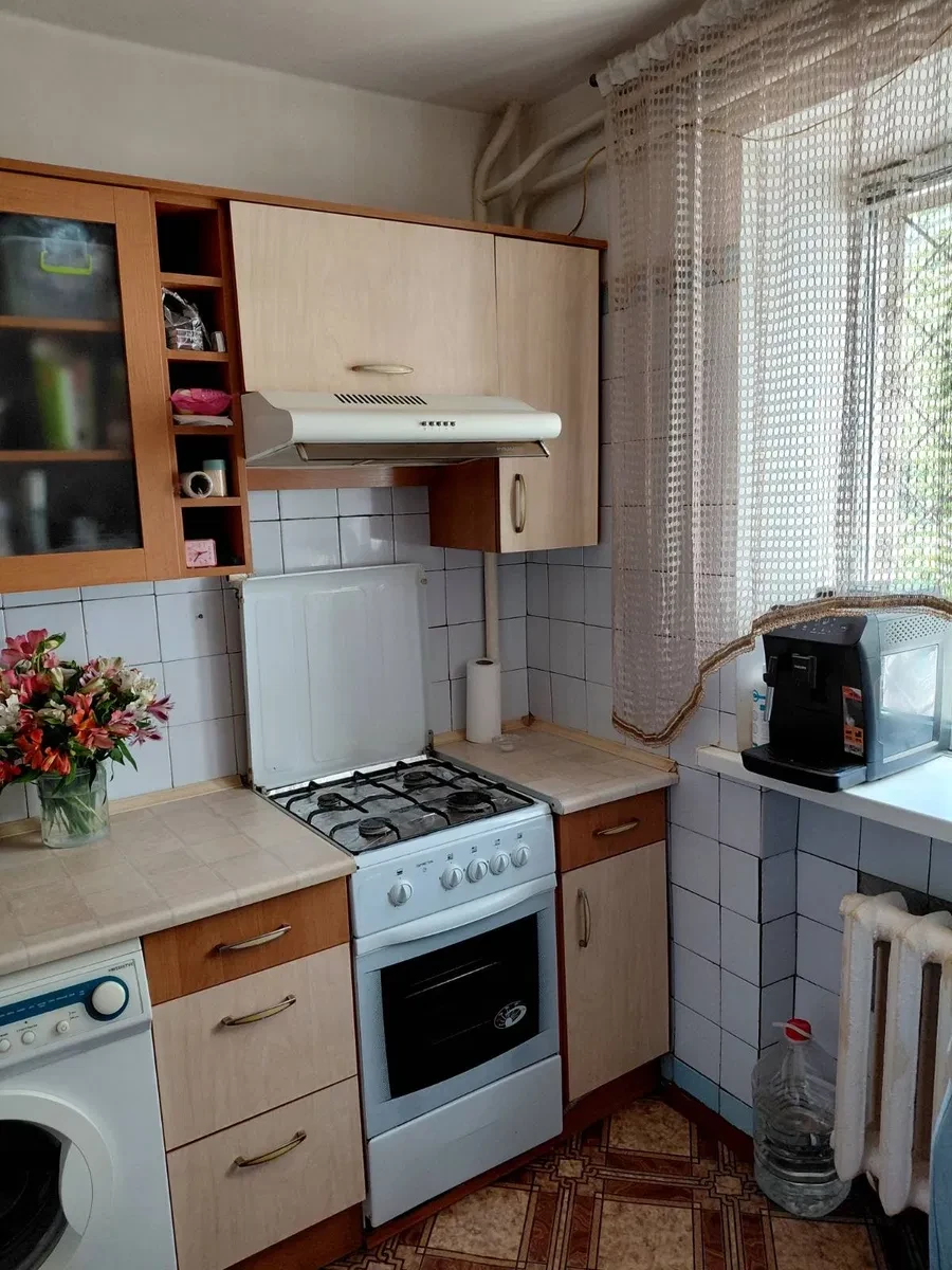 2-комнатная квартира, Заводский: балкон во двор, смежные комнаты, фото 5