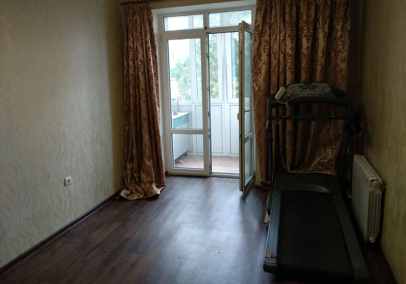 2-кімнатна квартира, Крюківський: сталінка, цегляні стіни