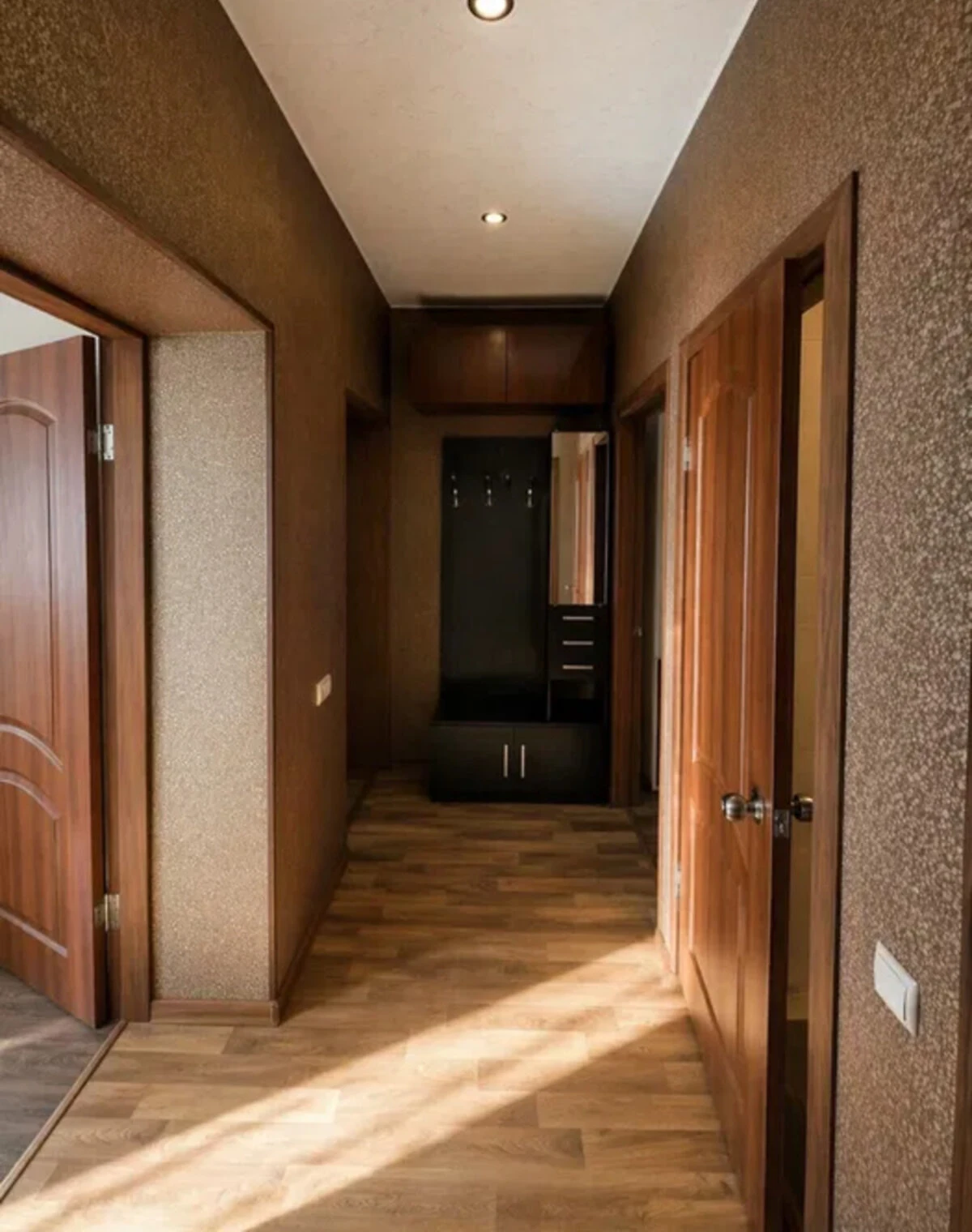 2-комнатная квартира, Артема: дизайнерский ремонт, кирпичные стены - фото 4