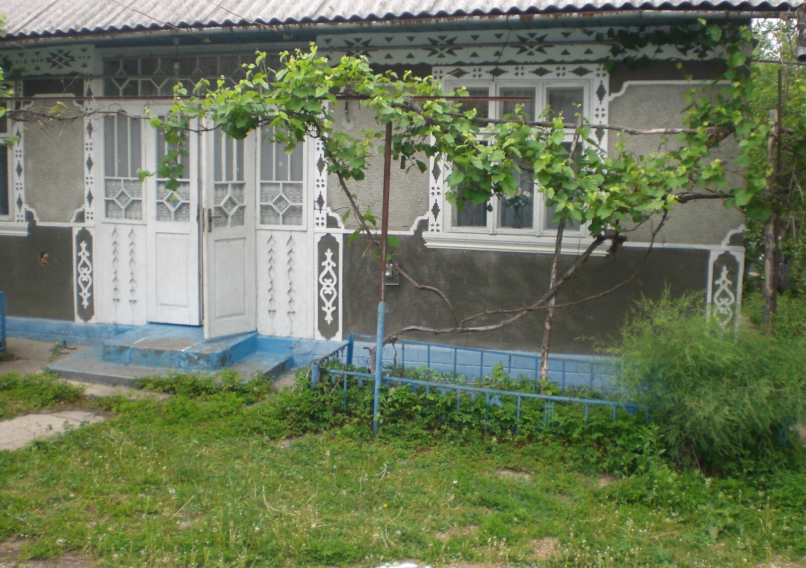 Будинок, Ржавинці: город, криниця, господарські будівлі - фото 1
