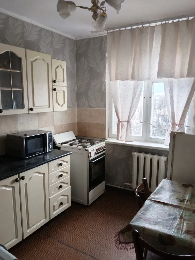 1-кімнатна квартира, Дніпровський: косметичний ремонт, 10 хв до метро