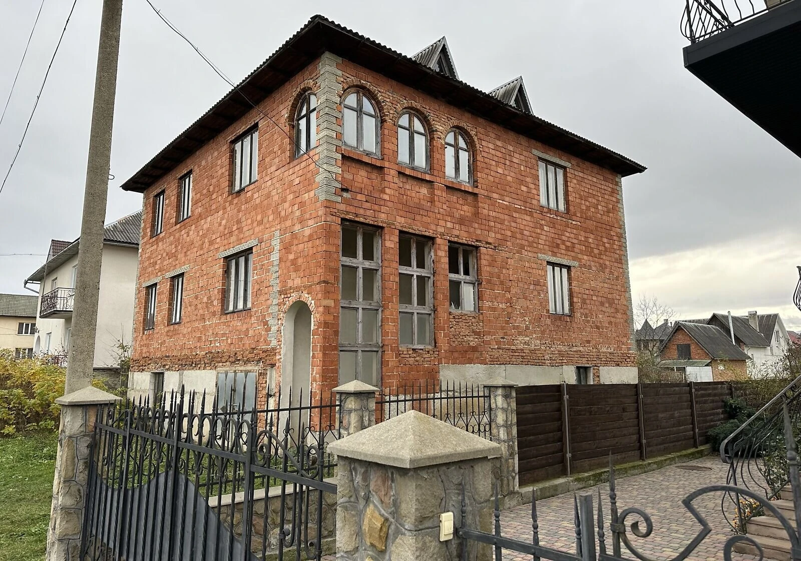 Будинок, Надвірна: літня кухня, ділянка 8 соток, цегляні стіни - фото 2