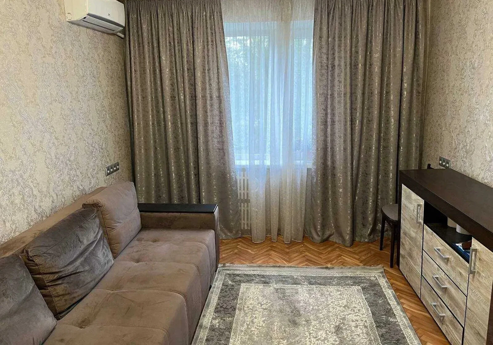 3-комнатная квартира, Березинка: косметический ремонт, балкон - фото 1