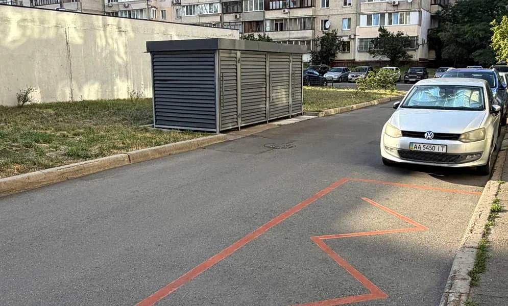 1-кімнатна квартира, Дарницький: біля метро Позняки, дві засклені лоджії - фото 2