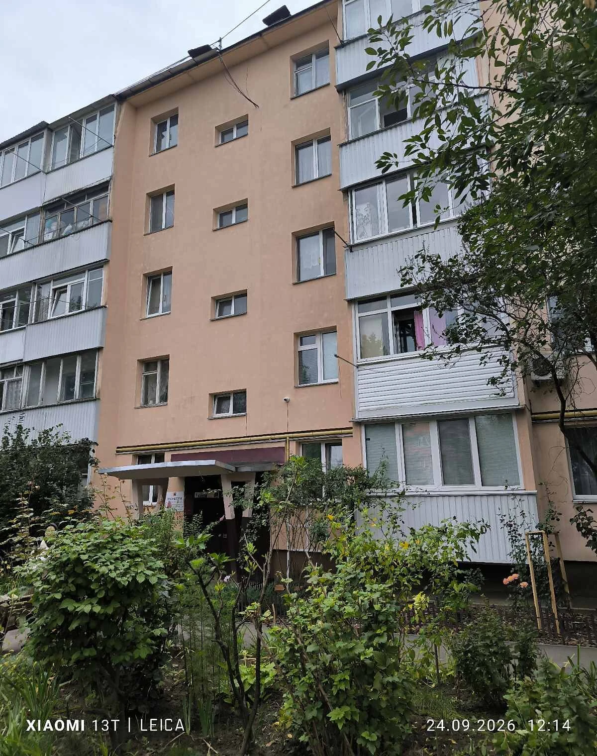 4-кімнатна квартира, Вишенька: дизайнерський ремонт, вода й опалення без світла