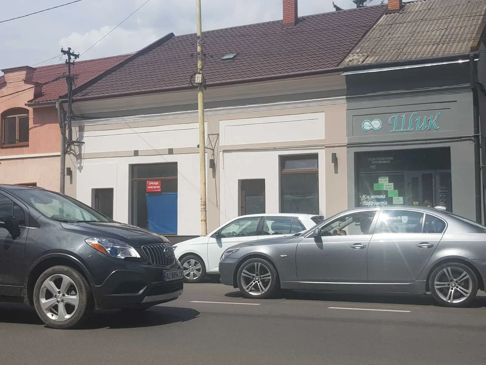 Магазин у центрі, вул. Підгірна: фасад, панорамні вікна - фото 1