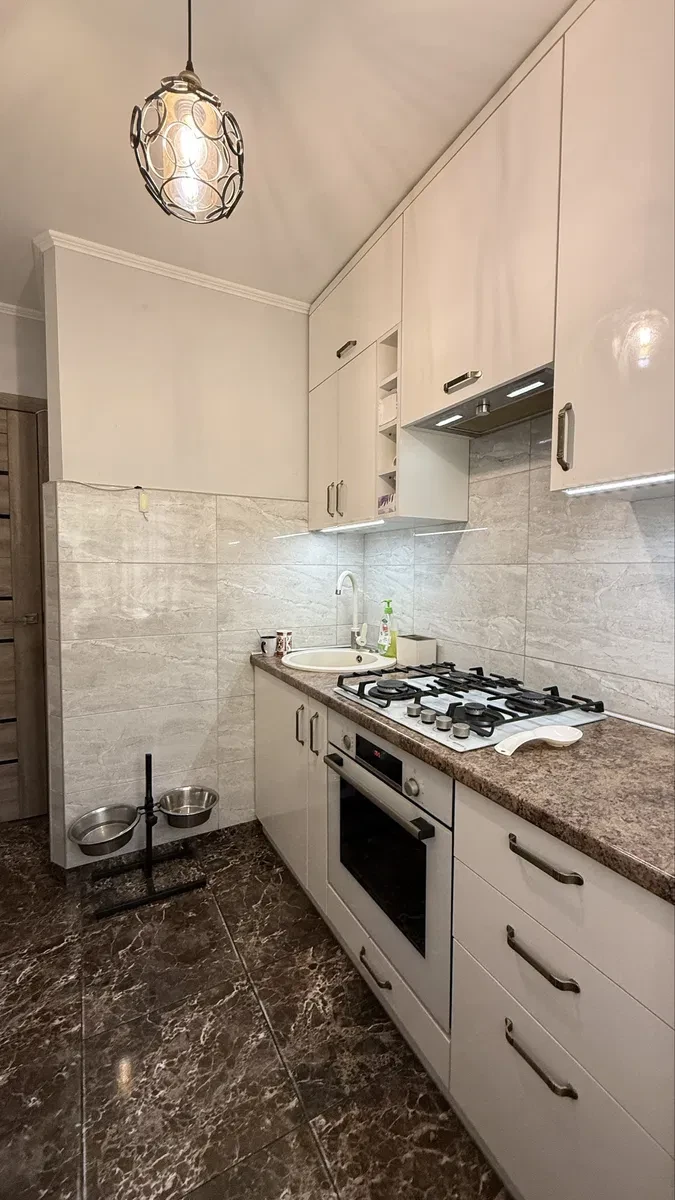 3-кімнатна квартира, Франківський: вітальня 7,3 м², 3 підвали - фото 2