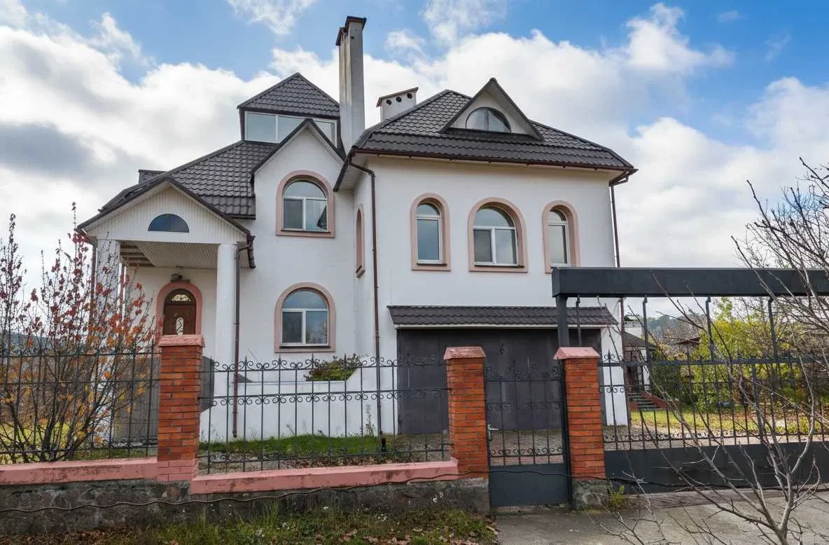 Будинок, Чигирин: 5 рівнів, тенісний корт, власна сауна - фото 1