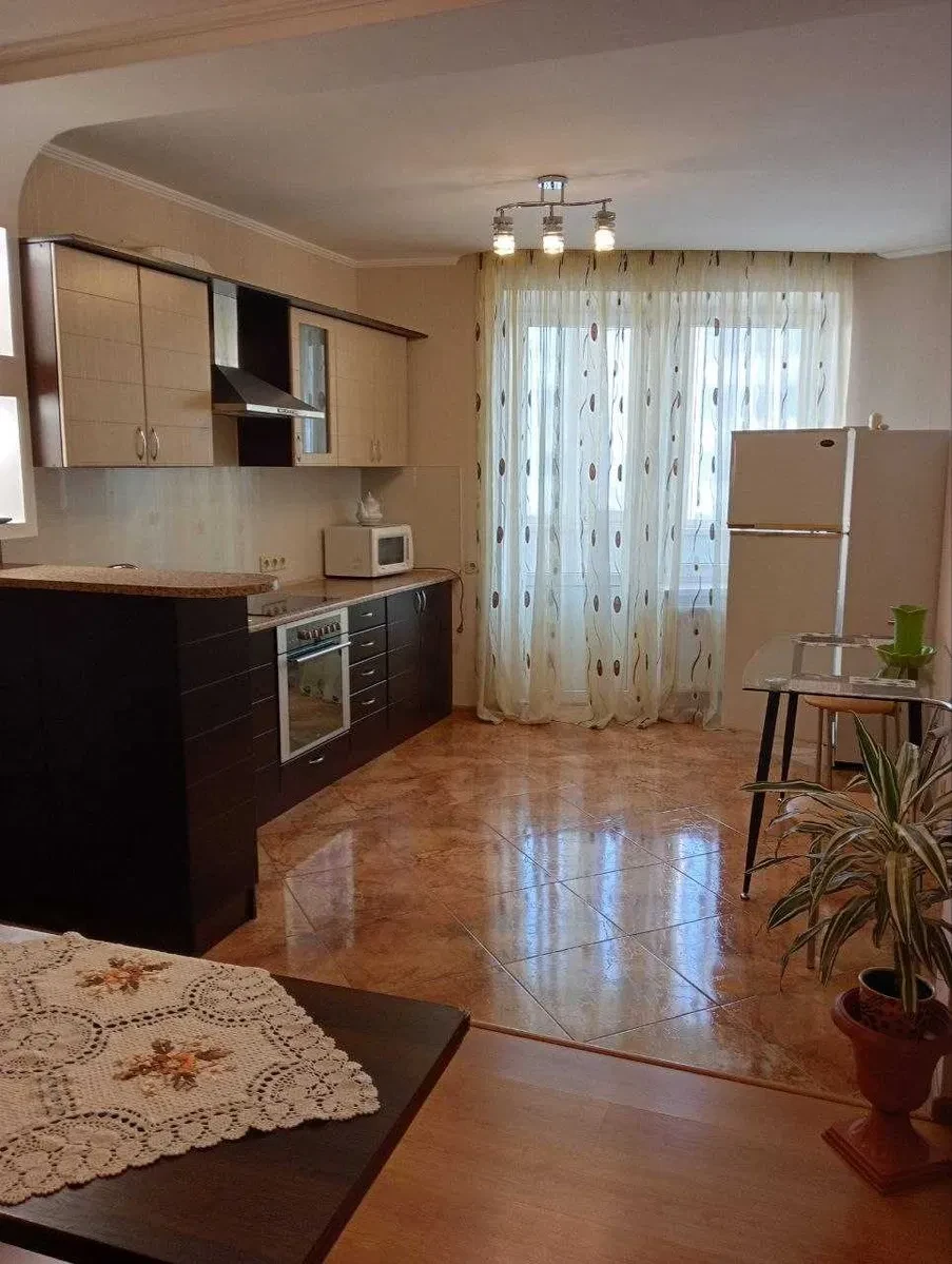 1-кімнатна квартира, Приморський: генератор, паркінг, парк