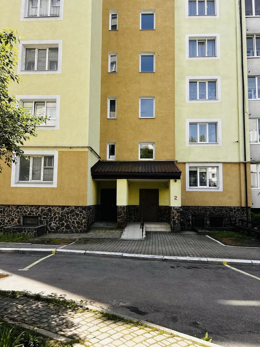 3-комнатная квартира, Стрый: свободная планировка, подвал